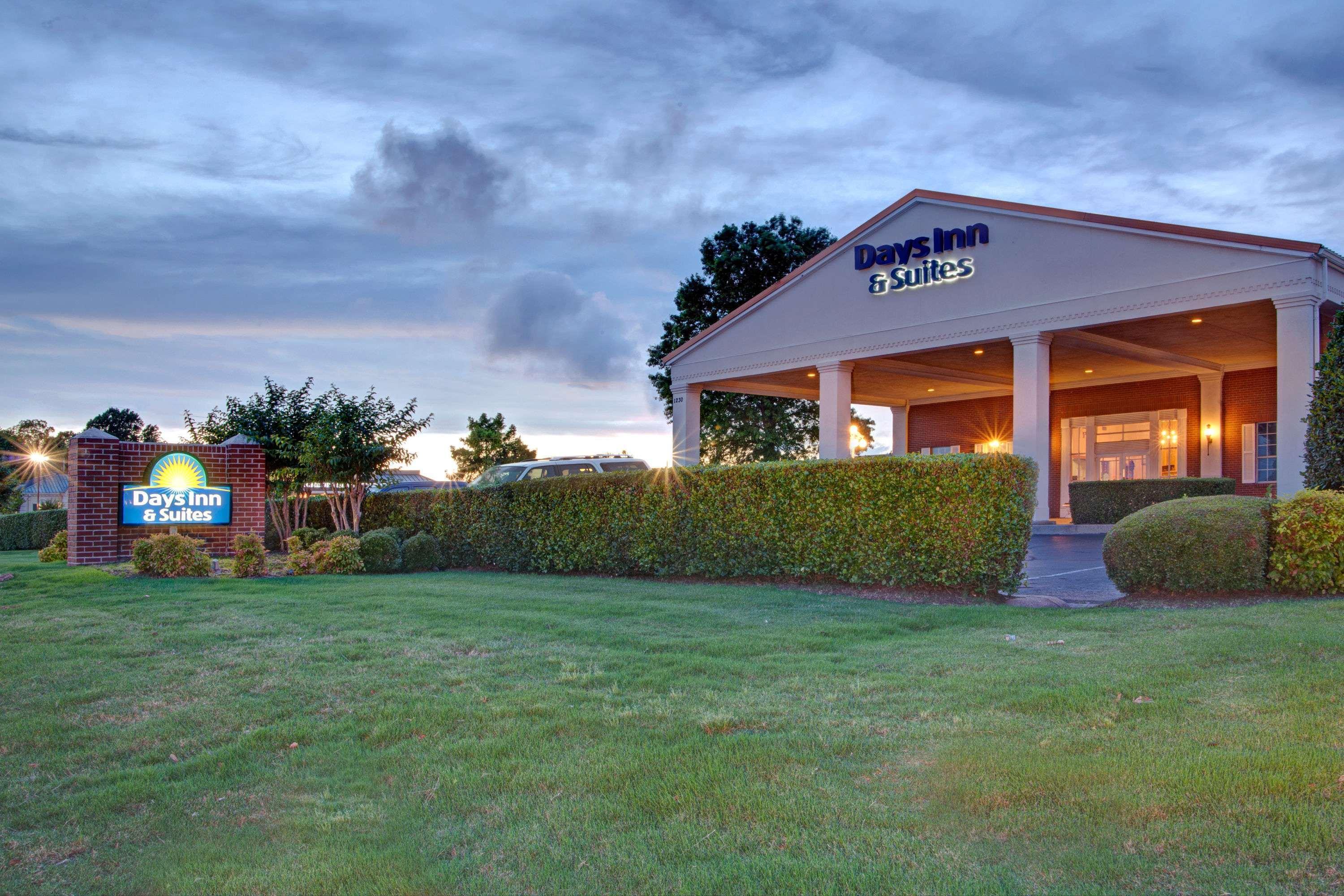 Days Inn & Suites By Wyndham Collierville Germantown Area Bagian luar foto
