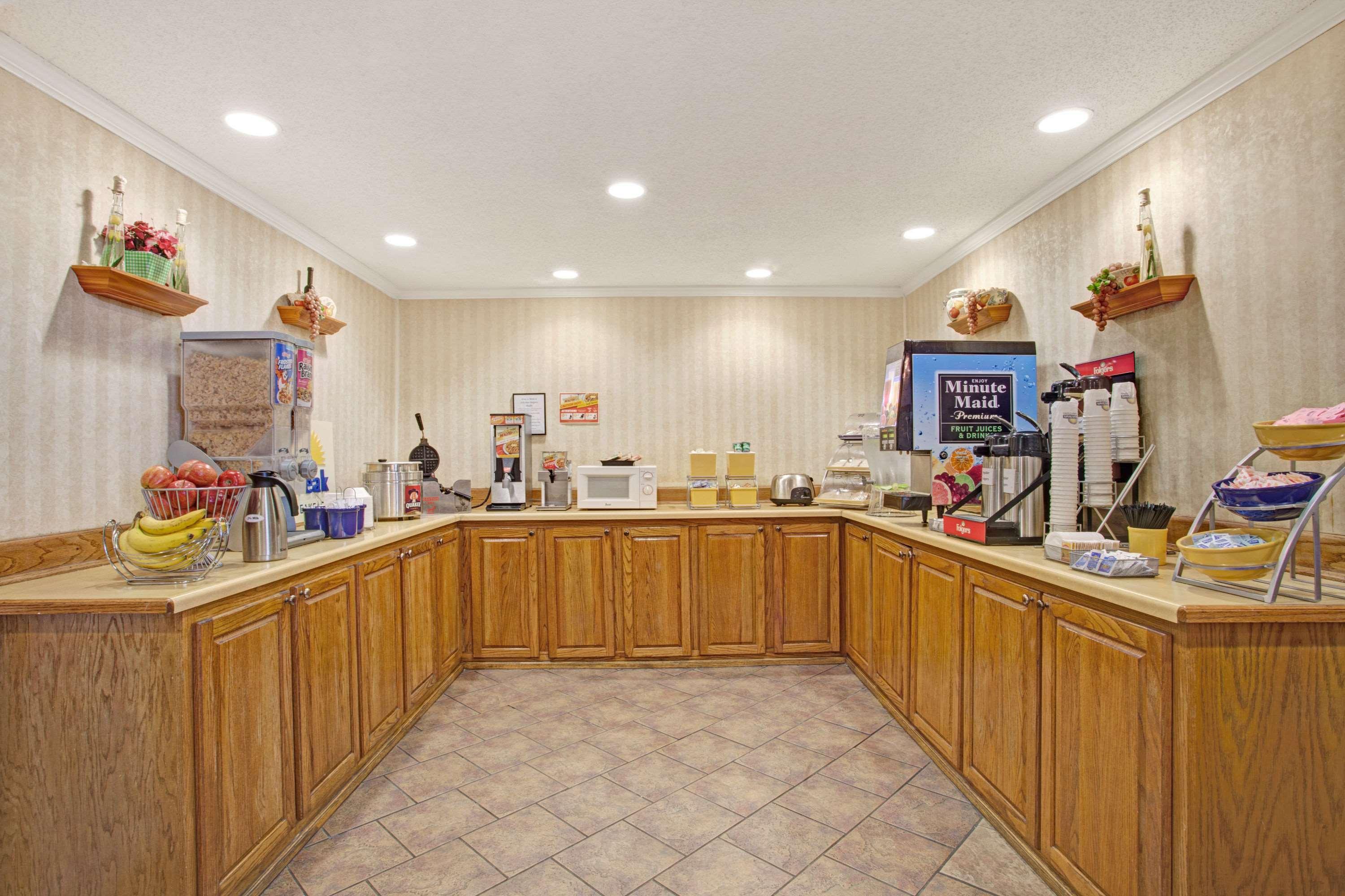 Days Inn & Suites By Wyndham Collierville Germantown Area Bagian luar foto