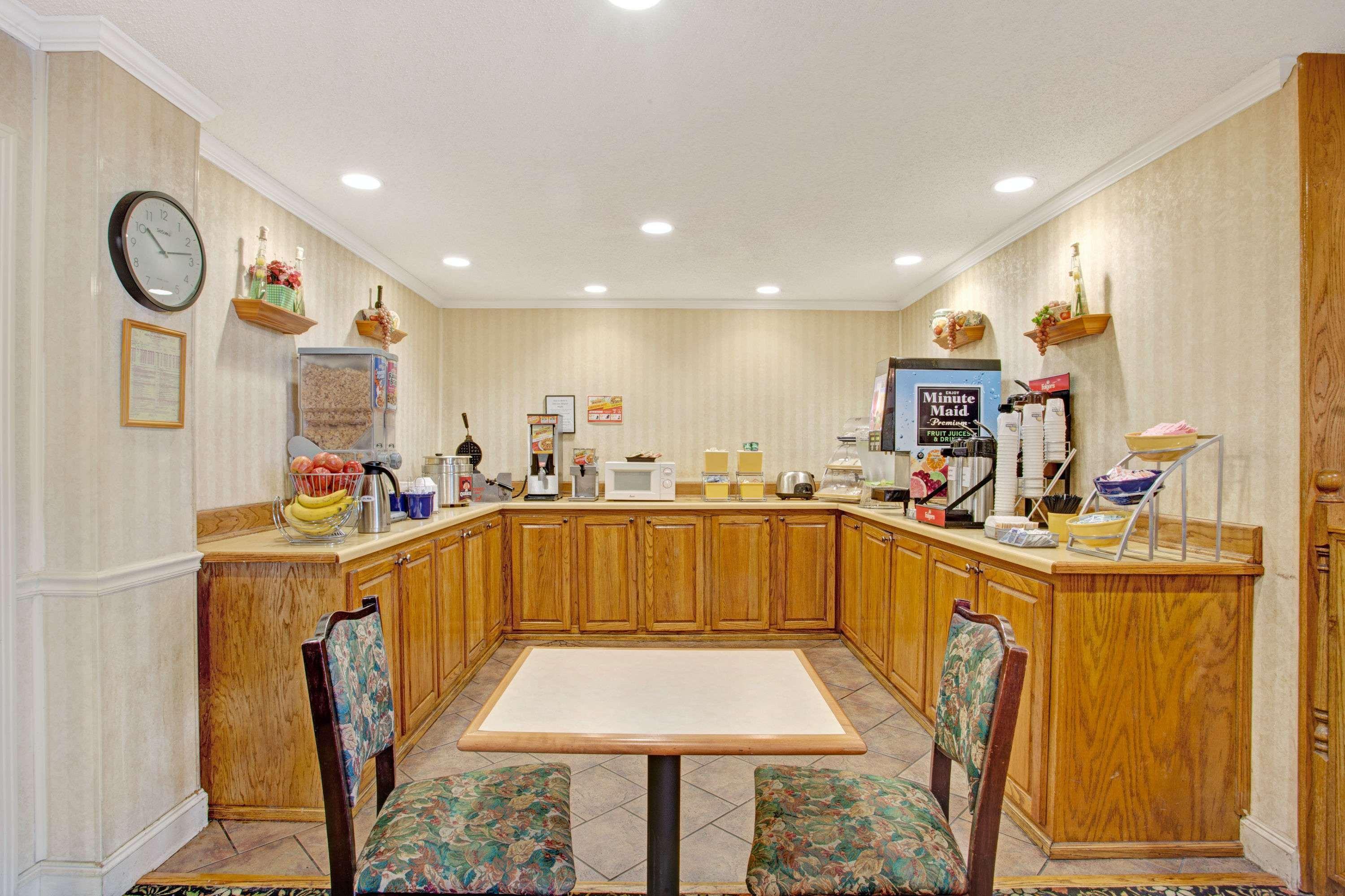 Days Inn & Suites By Wyndham Collierville Germantown Area Bagian luar foto