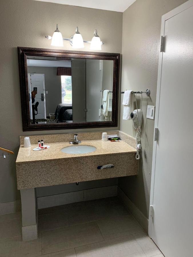 Days Inn & Suites By Wyndham Collierville Germantown Area Bagian luar foto